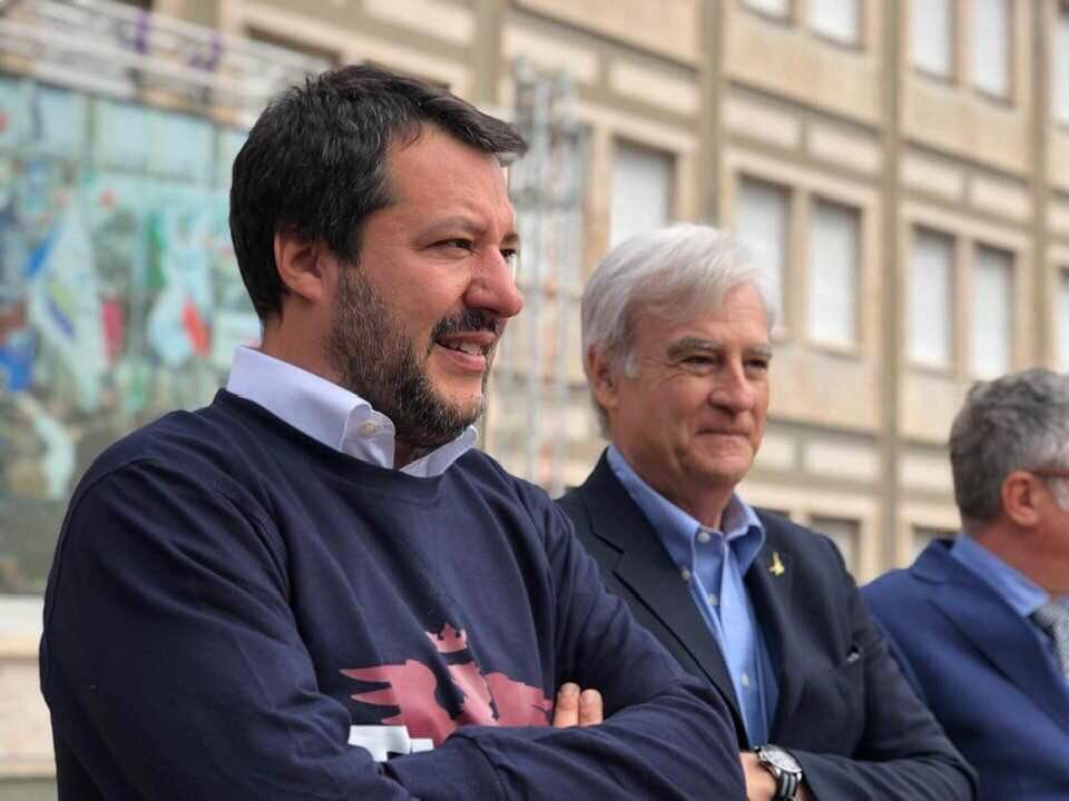 #DiMaio è disperato e dopo aver perso 6 milioni di voti, ora spera di fermare #Salvini a colpi di tribunale, non potendolo battere elettoralmente. Gli italiani hanno già archiviato quel #M5S che ha riportato il #PD nelle stanze dei bottoni. Si trovi un lavoro... #iostoconsalvini