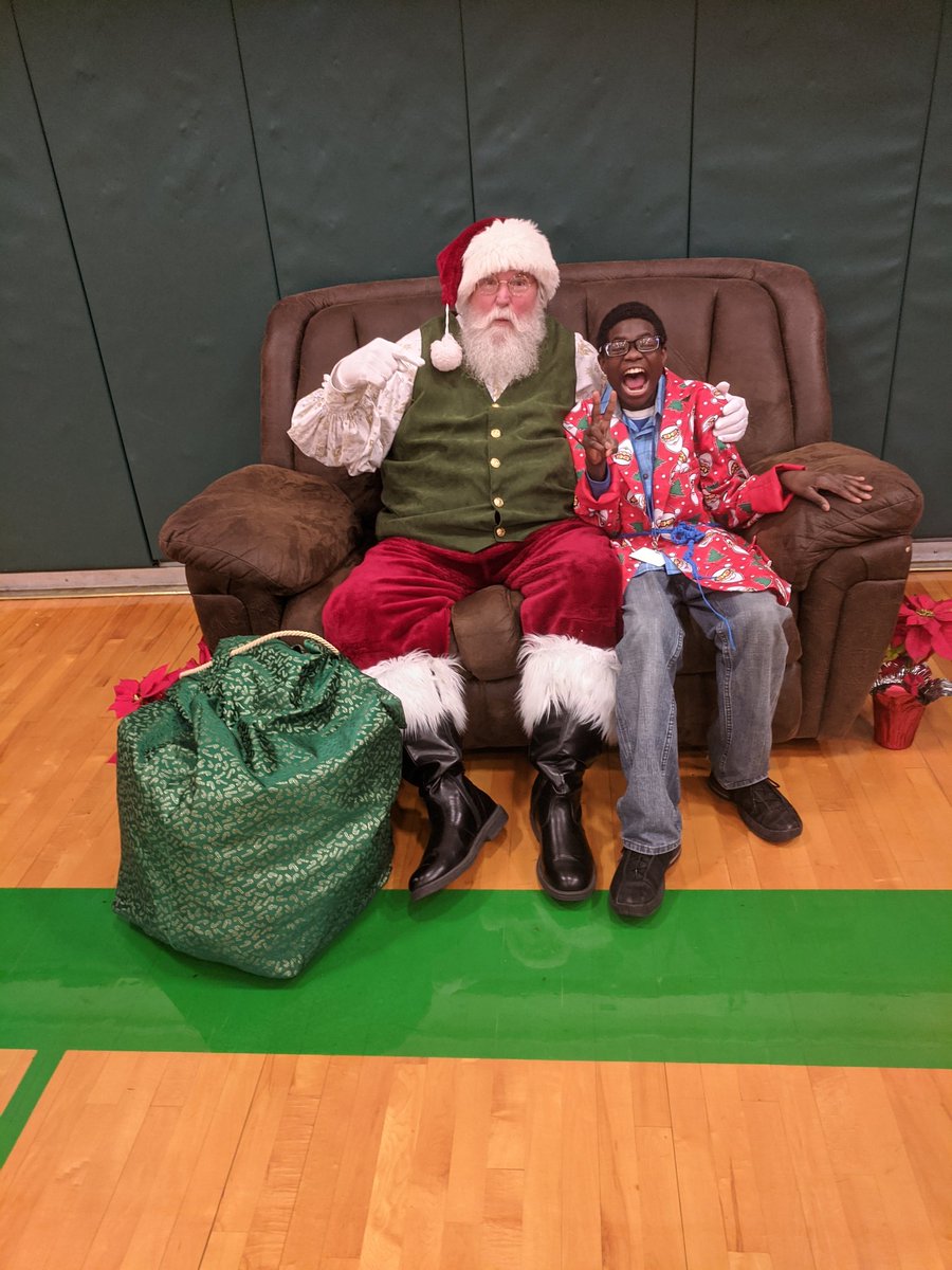 Santa arrived at BHS today!! Blessed to have gotten to make Partners PE kids smile today!! And some adults!! #RAMILY @kacage @mrsjwynne @SharondaTims @DLorrinMcKay @kellie_sellers1 @bhsstem @RichardsonISD @3jstone