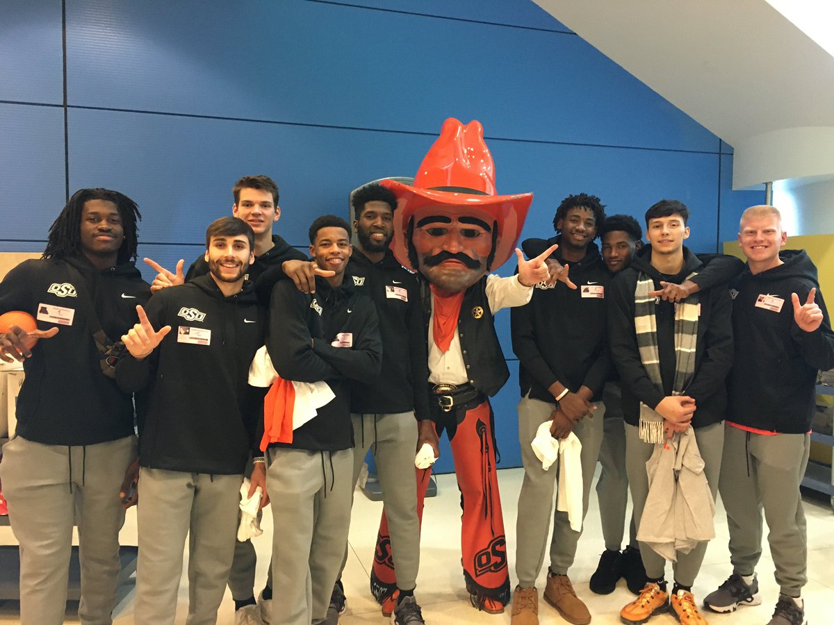 osucvc's tweet photo. Spreading a little holiday cheer at St Francis Children’s with @OSUMBB and America’s favorite mascot! @OSUPistolPete https://t.co/3xlYRRSruz