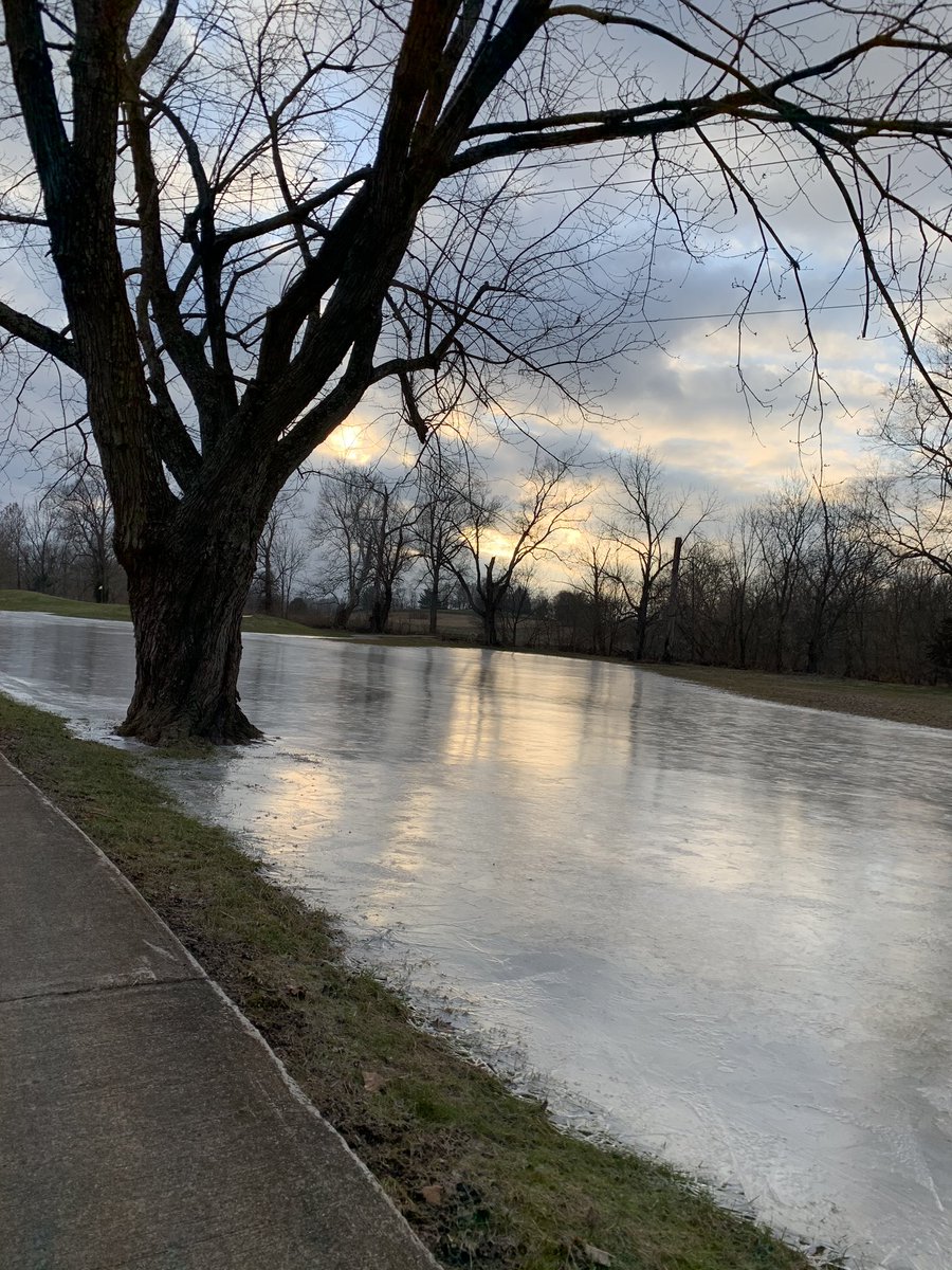 Now open for green side ice skating! ⛸🧤 Any takers?!