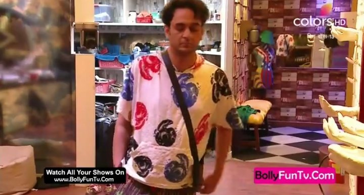 imalikhassaan's tweet photo. Kia Banda hai Yar ye..Fan hogya mai iska,Washroom main band krny ky bad bhi akela nhi chora usy,Ye banda Sikha rha ha k zindagi mai situation ky sath kaisy deal krna hai. Lov u #MastermindVikas #BiggBoss13 #BB13 #BB13Day81 #mastermind #MastermindIsBack #VikasGupta #VikasInBB13 https://t.co/goo0RABWmW