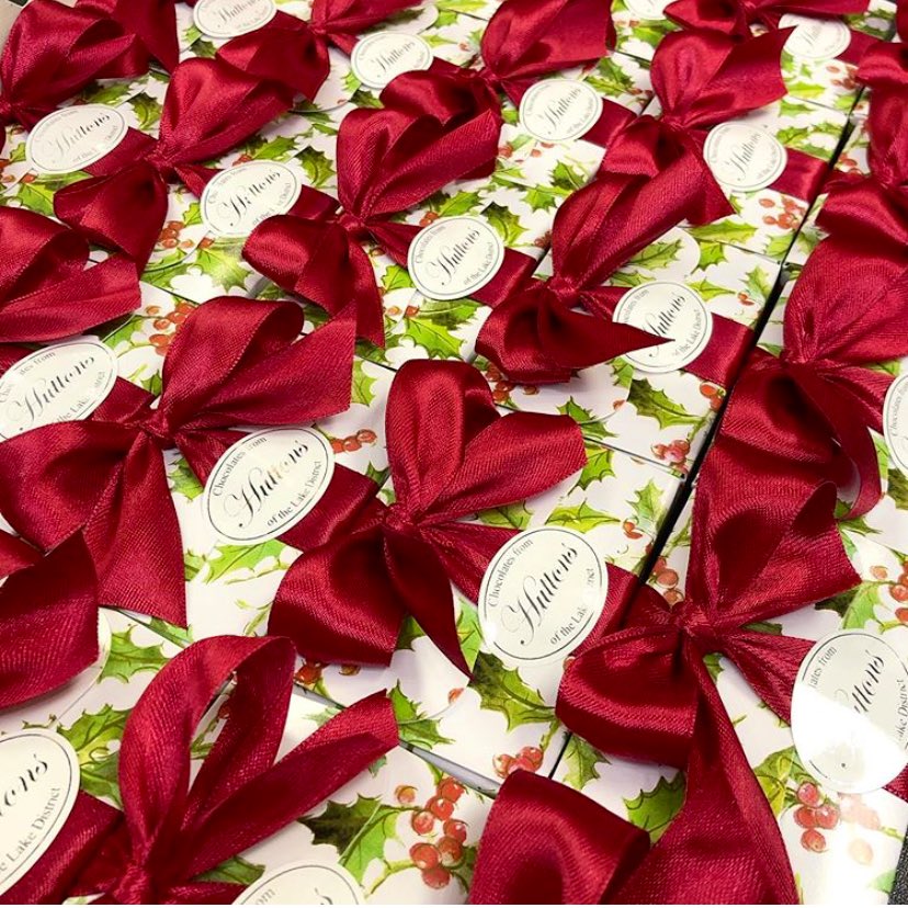 huttonschocs's tweet photo. Greet your guests with a delicious box of Huttons Handmade Christmas Truffles #AttentionToDetail #ItsTheLittleTouches #FestiveWelcome @MadeinCumbria @MadeCumbria https://t.co/SZ02miOMyu