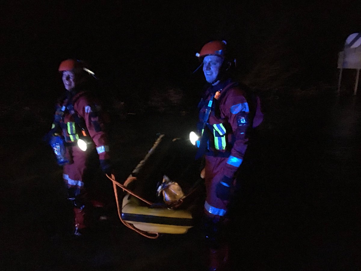 cfrs_wisbech's tweet photo. We have rescued another stranded motorist at Welney Wash tonight. Please keep out of the floodwater and observe the ‘Road Closed’ signs. 👍🏼🚒 https://t.co/oMkfDdgBz3
