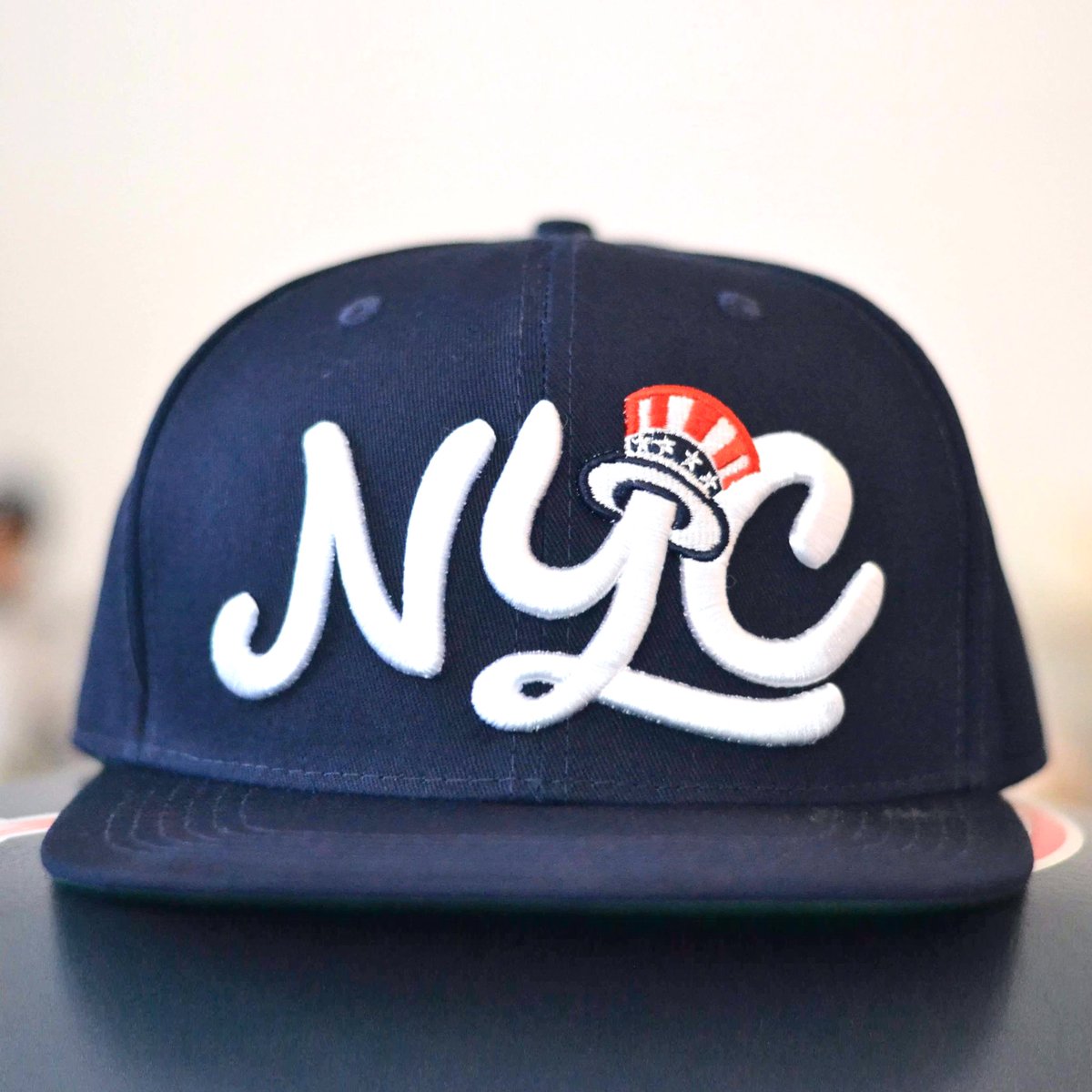 BronxPinstripes's tweet photo. The NYC snapback is now available in the BP @YankeesShop!

Only a limited number available today and tomorrow. All hats will be shipped priority mail on Friday to arrive by 🎄Christmas. 

📲: https://t.co/Dyc2gg7CHu https://t.co/ISjEea0Jgn