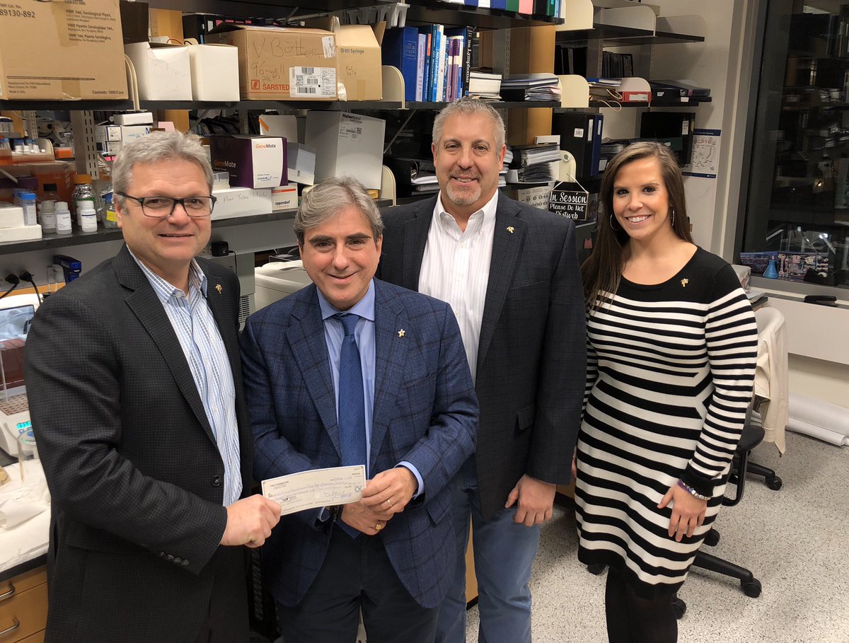 LurieCancer's tweet photo. Thank you @The_HFoundation for your longtime partnership and generous support of life basic science cancer research at the Lurie Cancer Center. Together we are making a life-changing impact! #goombaybash https://t.co/gy53ZxUrPm