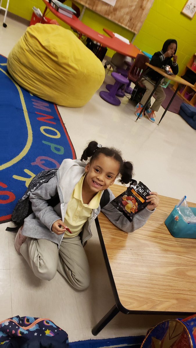 DosterTeach's tweet photo. Exposure is the 🔑 to🔓ing knowledge! Today my little ones tried @TerraChipsPH for the first time. I am grateful to have the opportunity to expose my students to healthy snacks. https://t.co/owpW3lQgI2