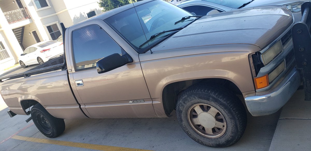 D4RK5YD's tweet photo. Hey @chevrolet @ChevyTrucks this truck has been in my family for ages! My dad loved this truck It's always been good to us. It was passed down to me after he passed this past February... How many likes so you all can hook me up with a new one so I can retire ol' faithful. #Chevy https://t.co/lDxZ7X3gBl