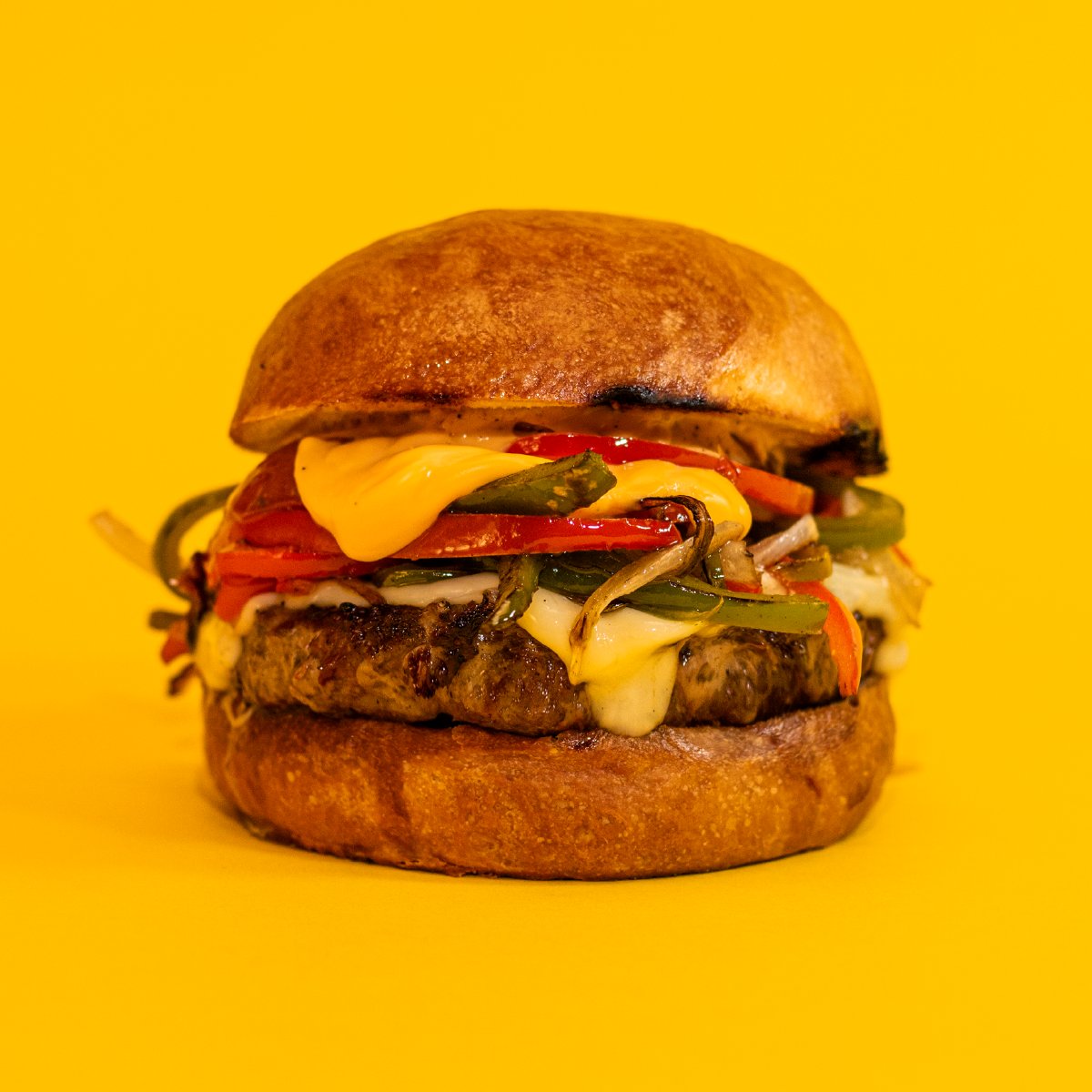 Diggsargentina's tweet photo. Nuestra nueva #burger SARGEANT PEPPER está tan pero tan buena que es altamente probable que no pueda resistir la tentación y deje todo lo que estoy hacien...

🍔 Suc. Serrano: Serrano 1580 // Reservas al 4833-0447
🍺 Suc. Armenia: Costa Rica 4588 // Reservas al 4831-0459 https://t.co/4cVYD3aK4f
