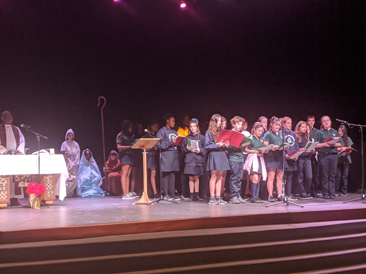 CcSamuelGenest's tweet photo. Les élèves de l'école ont participé aujourd'hui aux messes de Noël. Merci à Mme Julie St-Denis d'avoir organisé le tout ainsi qu'à nos chorales. #SAMFierté #LaserEtFier #SAMFiers https://t.co/9Qkap4Akjh