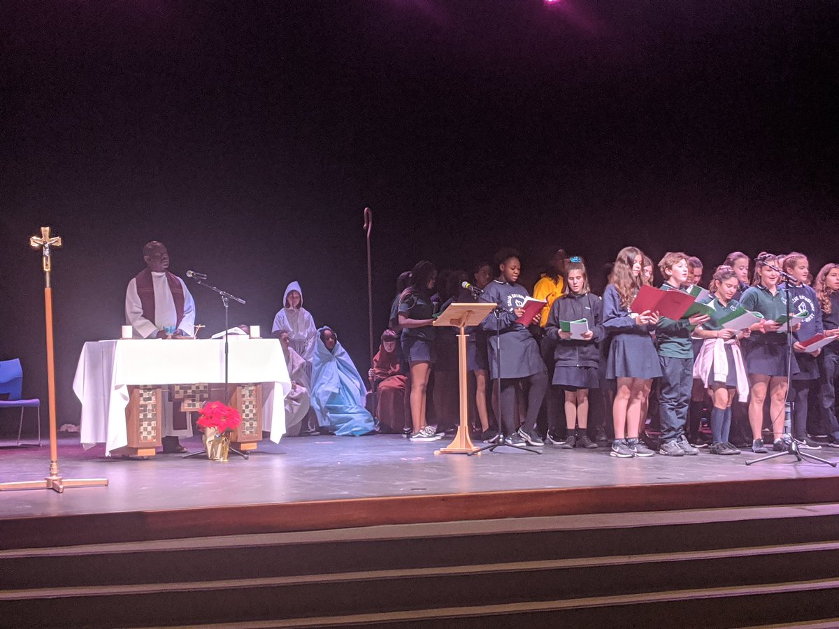 CcSamuelGenest's tweet photo. Les élèves de l'école ont participé aujourd'hui aux messes de Noël. Merci à Mme Julie St-Denis d'avoir organisé le tout ainsi qu'à nos chorales. #SAMFierté #LaserEtFier #SAMFiers https://t.co/9Qkap4Akjh