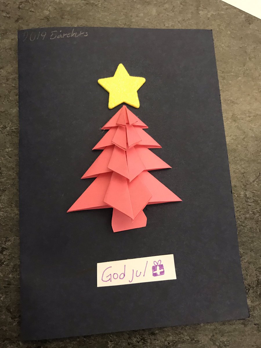 MalinM14's tweet photo. I år fick eleverna följa instruktionsfilmer för att göra sina julkort. Svårt i början tyckte en del men alla lyckades till slut 😍 #character @stenkulaskolan https://t.co/74uGHbOReP