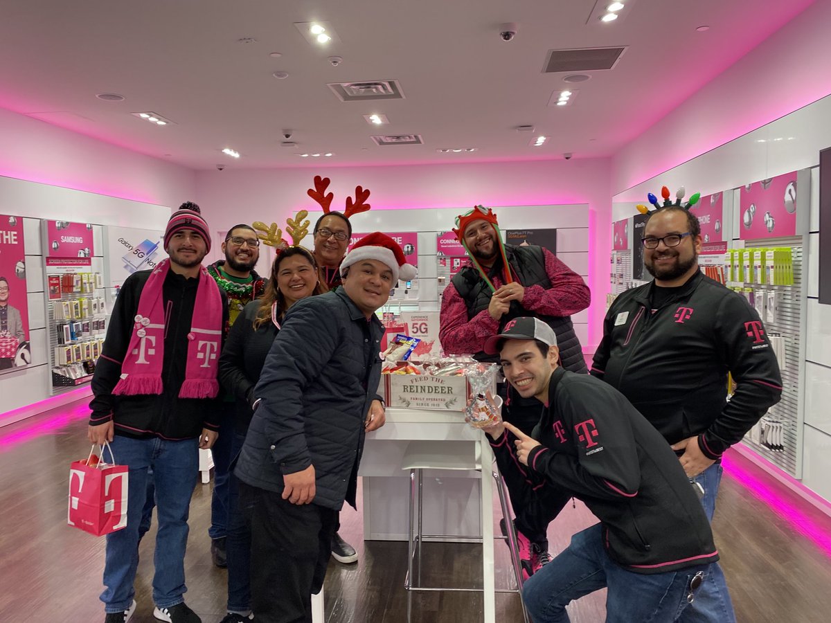 Spreading the holiday cheer!!  Pen Holiday day Tour. #Penwins #WestisBest ⁦<a href="/TJMartinez1000/">TJ Martinez</a>⁩ ⁦@cmartinez7777⁩ ⁦<a href="/AdrianVanHooser/">Adrian Van Hooser</a>⁩