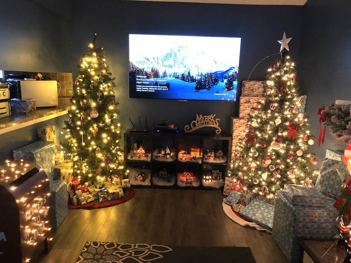 JamieBegarowicz's tweet photo. 🎶 It’s the most wonderful time of the year 🎶 https://t.co/oa8lUMaIic