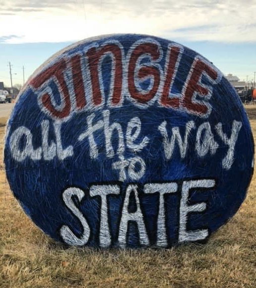 jillmsiler's tweet photo. You know youโre in a great place when hay bales are an integral part of Friday Night Lights! ๐๐๐ And some love to our #GraysonCo neighbors, @pottsboroisd ๐๐ป #StateBound #UILState #takestate https://t.co/Cdzk1xVXMN