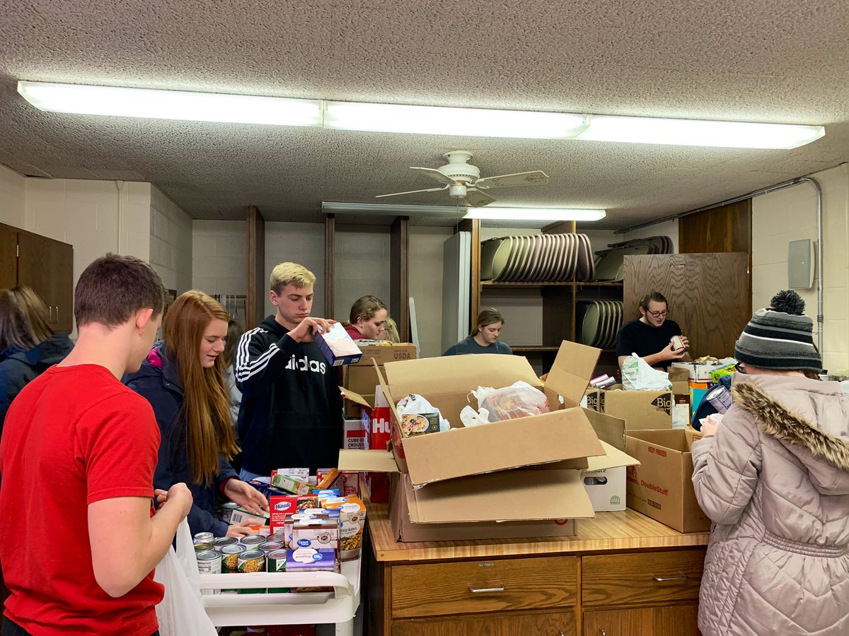JacobBlum44's tweet photo. A big thanks to all of the NHS students who were able to help sort food for the Tree of Caring today. #StantonSmart https://t.co/zK7QUbXm48