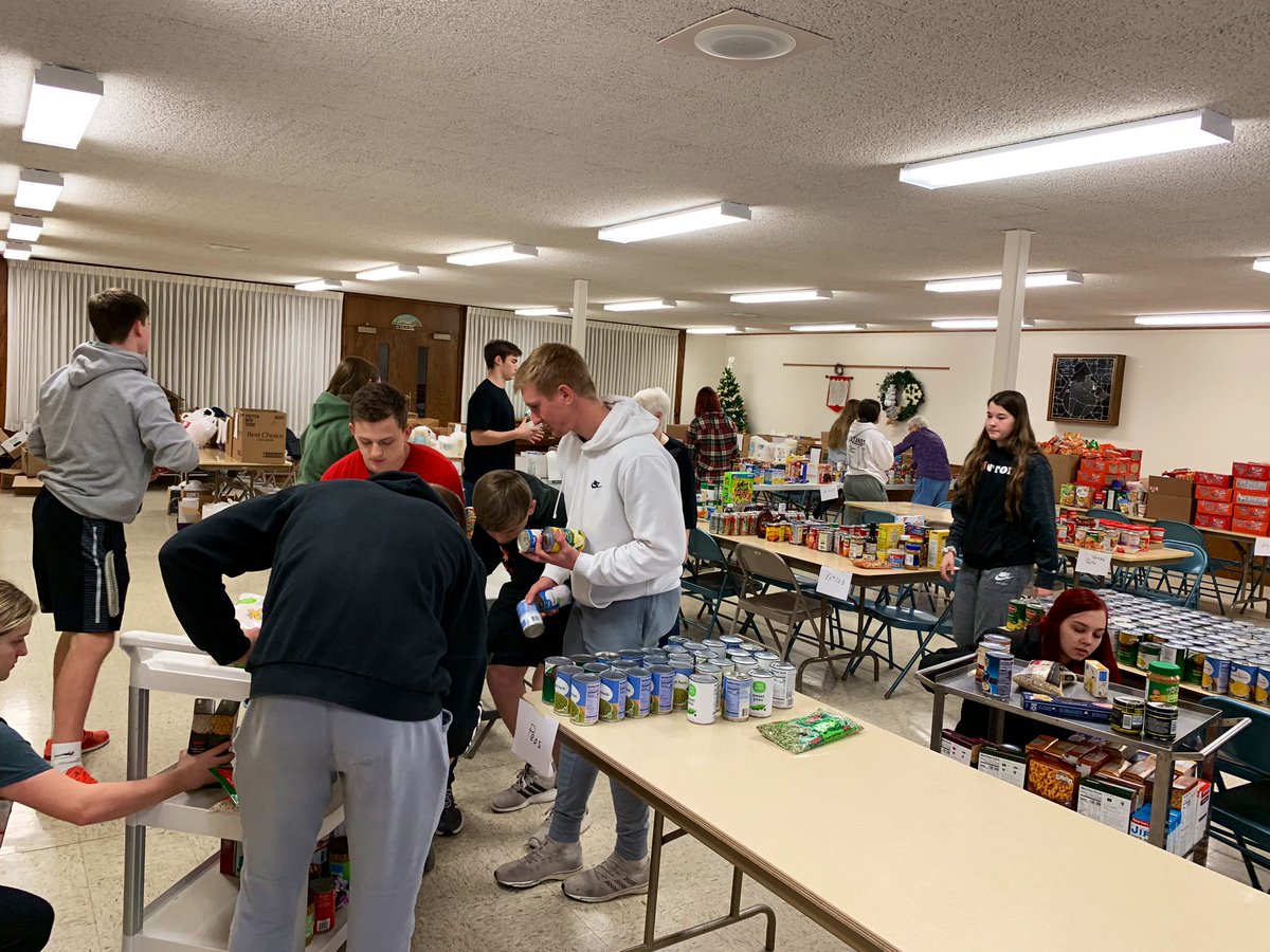 JacobBlum44's tweet photo. A big thanks to all of the NHS students who were able to help sort food for the Tree of Caring today. #StantonSmart https://t.co/zK7QUbXm48
