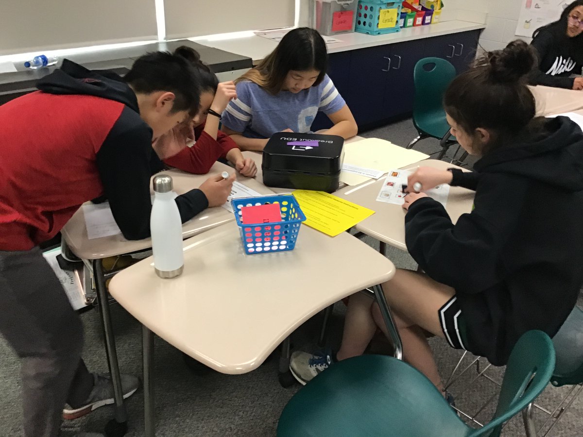 MrsGomez103's tweet photo. Estudiantes cuarto de escapa! Students solving puzzles in our Spanish class escape room! #engage103 https://t.co/h3qH3cg5u7