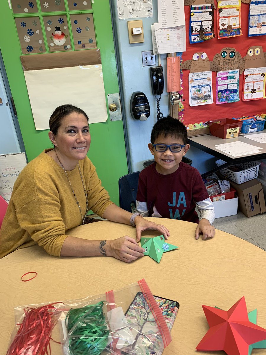 HeiminkKristine's tweet photo. We’ve been learning about holidays around the world. Today we learned that the Philippines recognize the “Parol”as a sign of good luck! It is used as decorations and is so beautiful! We had so much fun making them today! ⭐️ #HolidaysAreComing @5thAveSchool @BayShoreSchools https://t.co/ZItctJaYLs