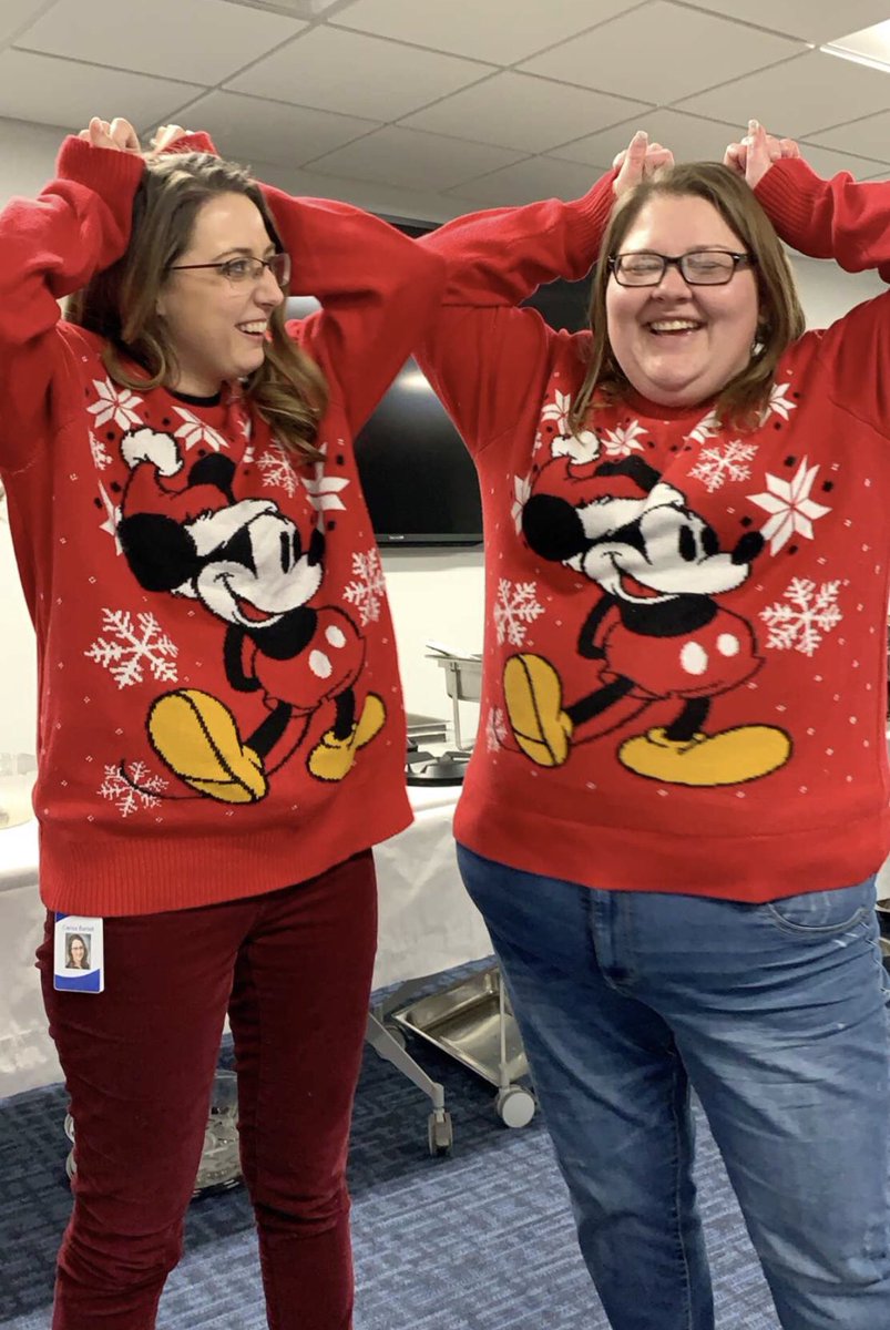 CarisaBartelt's tweet image. Twinning with my accounting BFF at work today during our holiday lunch. #foxworldtravel #bestteamintravel #ilovemyjob