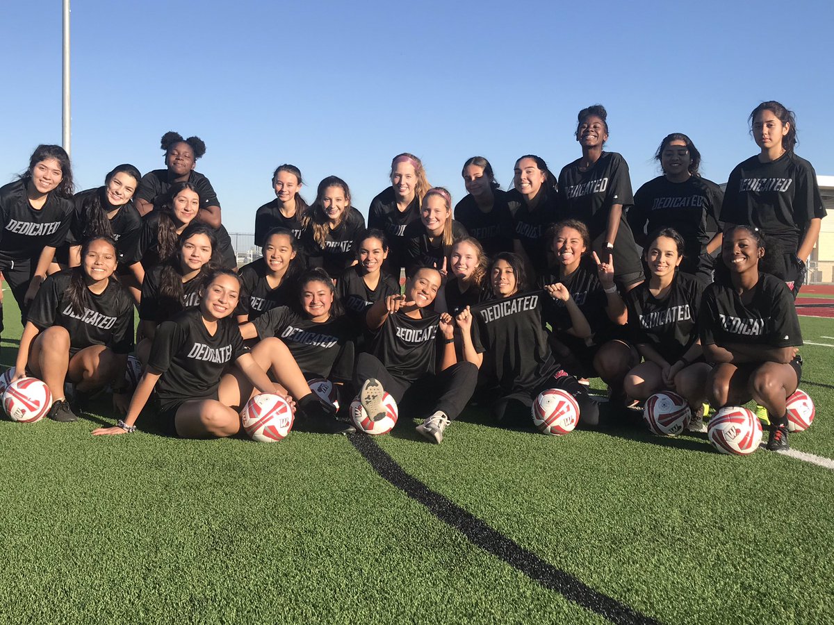 PFC Davis and SSgt Whitney from the US Army Reserves are leading our players through a military grade workout! @WhitneySsg #ForgeOurLegacy #HowlYeah #GoPackGo  #CrimsonCrew <a href="/WeissHighSchool/">Weiss High School</a> <a href="/Weiss_WSoccer/">Weiss Women’s Soccer</a>