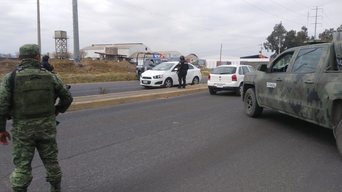 SSC_Cholula's tweet photo. En San Pedro #Cholula continuamos trabajando por tu seguridad, por ello mantenemos el #OperativoMediterráneo en coordinación con la @SEDENAmx, y en esta ocasión realizamos recorridos de vigilancia en la junta auxiliar de San Cristóbal Tepontla y Zerezotla. 
#MásUnidosMásLogros https://t.co/HxneJQILr6