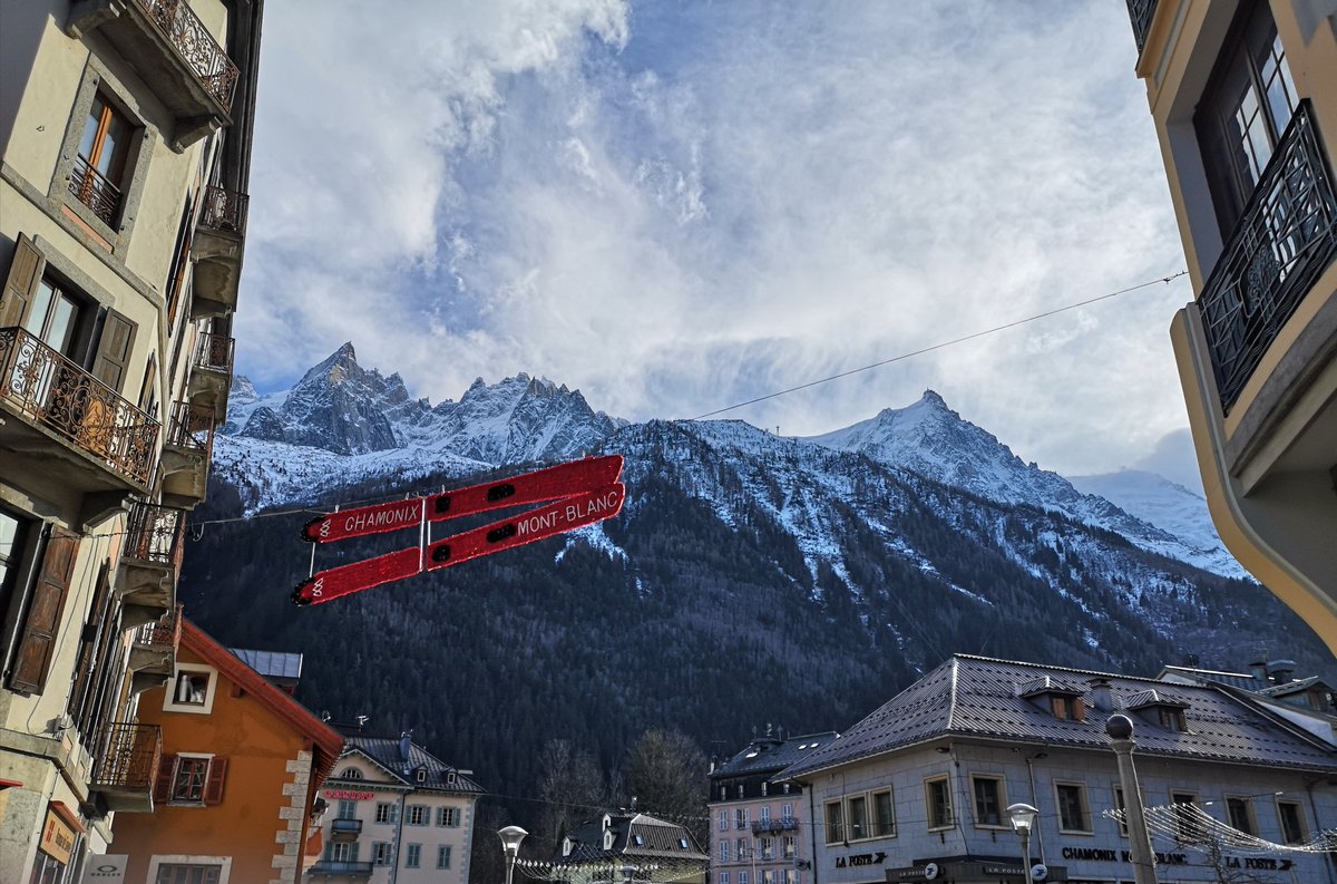 lozaaaaaaaa's tweet photo. so I would like to live in Chamonix please 🏔️💙 https://t.co/1xMdFBgG22