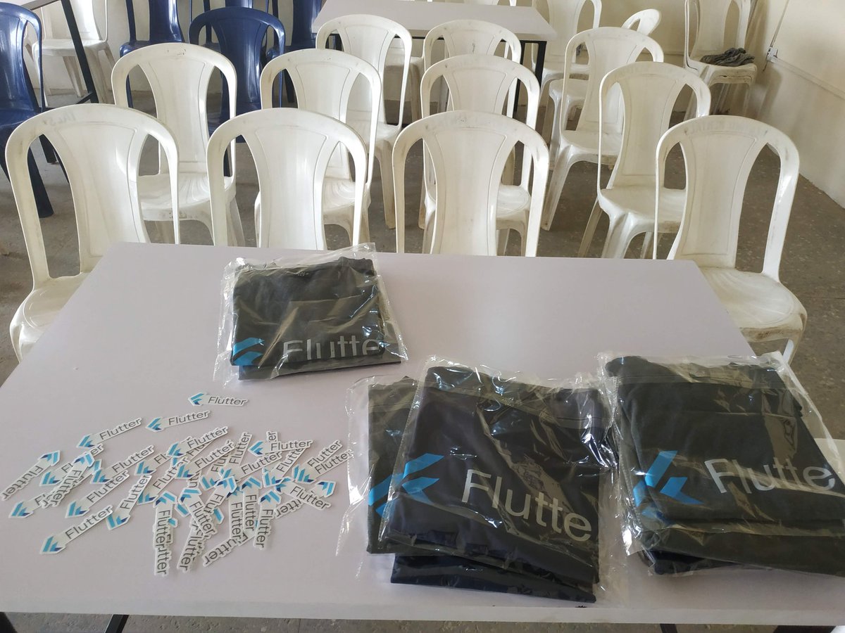 _edware's tweet photo. #flutterInteract
today's #flutterViewingParty at pacesetter academy #gdgmakurdi
And flutter got me lost in awe. Apps on mobile, web and desktop with a single codebase π₯ .
#Crazyknowledge.
A big plus to developers all over the world https://t.co/LsGEUlka3l