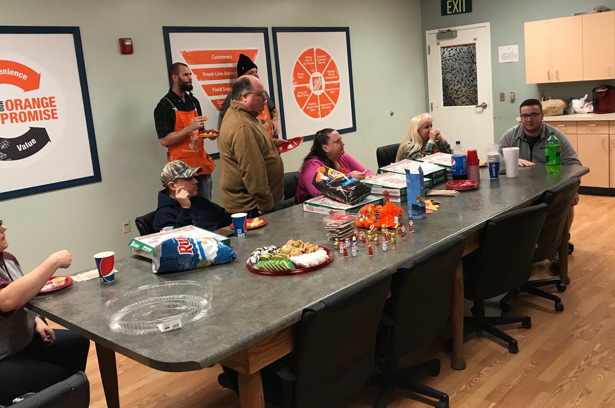 kyle_mckinnon12's tweet photo. Weโre at the Kennewick Home Depot celebrating the November Pocket Guide champions ๐ฅ who have eclipsed the 1000 badge mark! Who will take home the prize for December??#d274develops #pnw4thewin https://t.co/DYy3AdGM8g