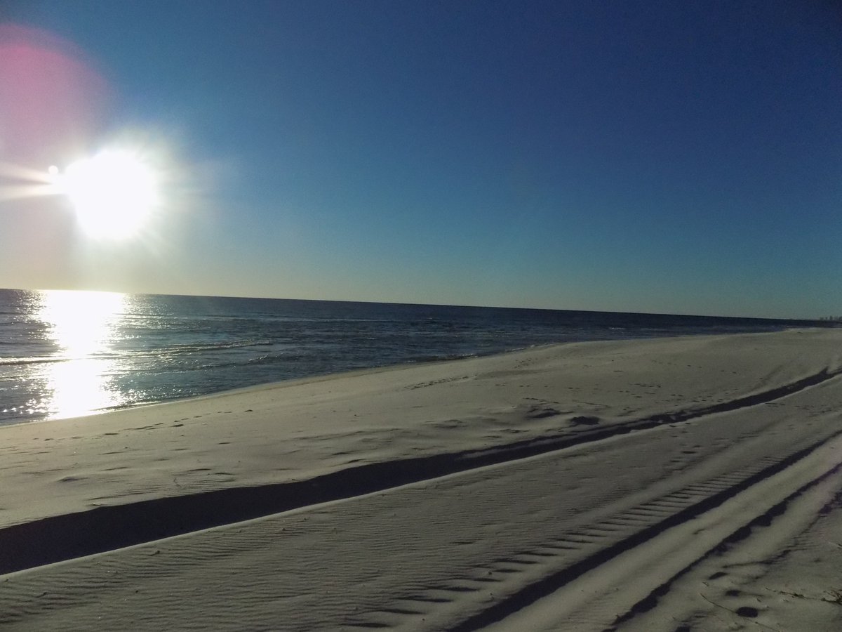 summerhousepc's tweet photo. Beautiful day in @Visit_PCB!  Call us today to reserve your beach vacation 800-354-1112 #sunshine #beachlife #vacationmode #PanamaCityBeach https://t.co/TNVW78sbMR