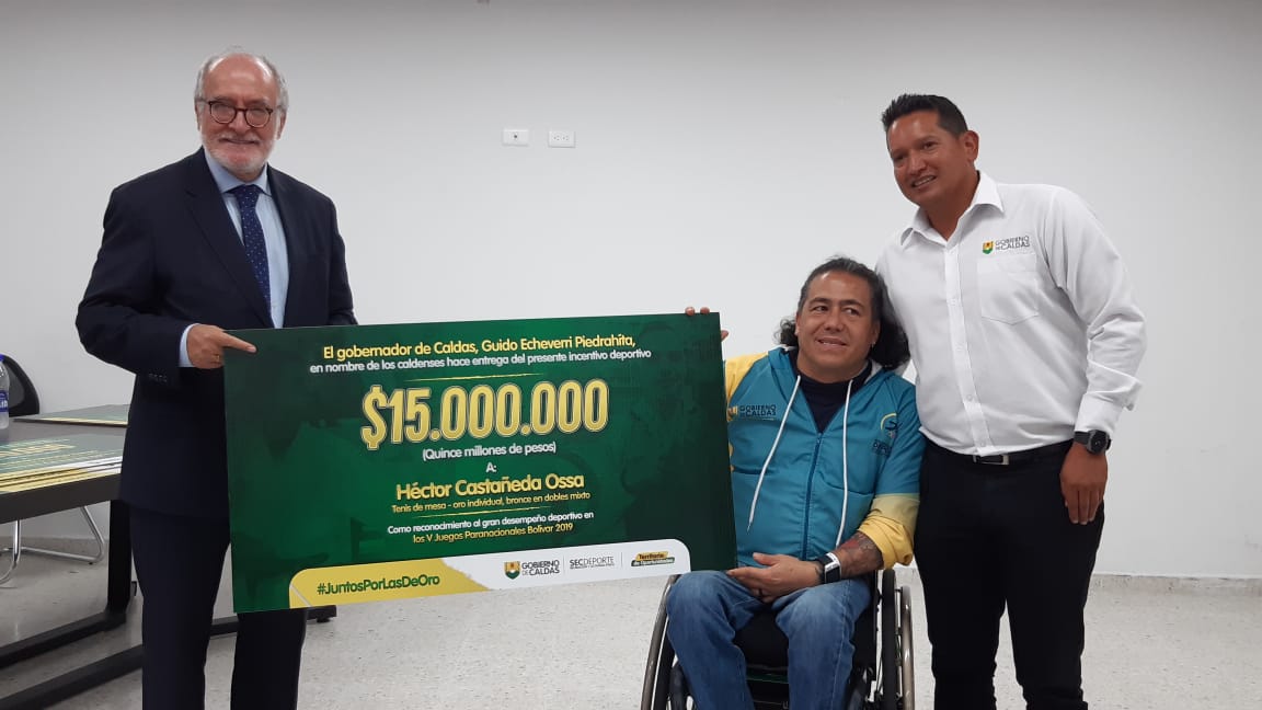 secdeporcaldas's tweet photo. #Hoy entregamos simbólicamente incentivos económicos a los deportistas y entrenadores que obtuvieron medallas en los XXI Juegos Nacionales y V Paranacionales Bolívar 2019 para Caldas, en total se invierten alrededor de 329 millones de pesos como estimulo para los atletas👏 https://t.co/FM4gjjzXkc