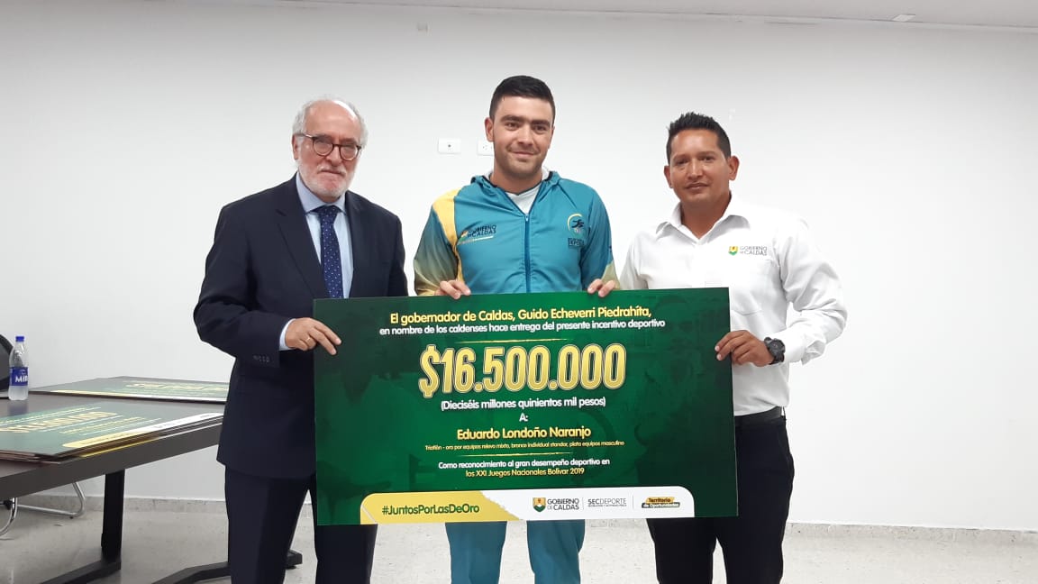 secdeporcaldas's tweet photo. #Hoy entregamos simbólicamente incentivos económicos a los deportistas y entrenadores que obtuvieron medallas en los XXI Juegos Nacionales y V Paranacionales Bolívar 2019 para Caldas, en total se invierten alrededor de 329 millones de pesos como estimulo para los atletas👏 https://t.co/FM4gjjzXkc