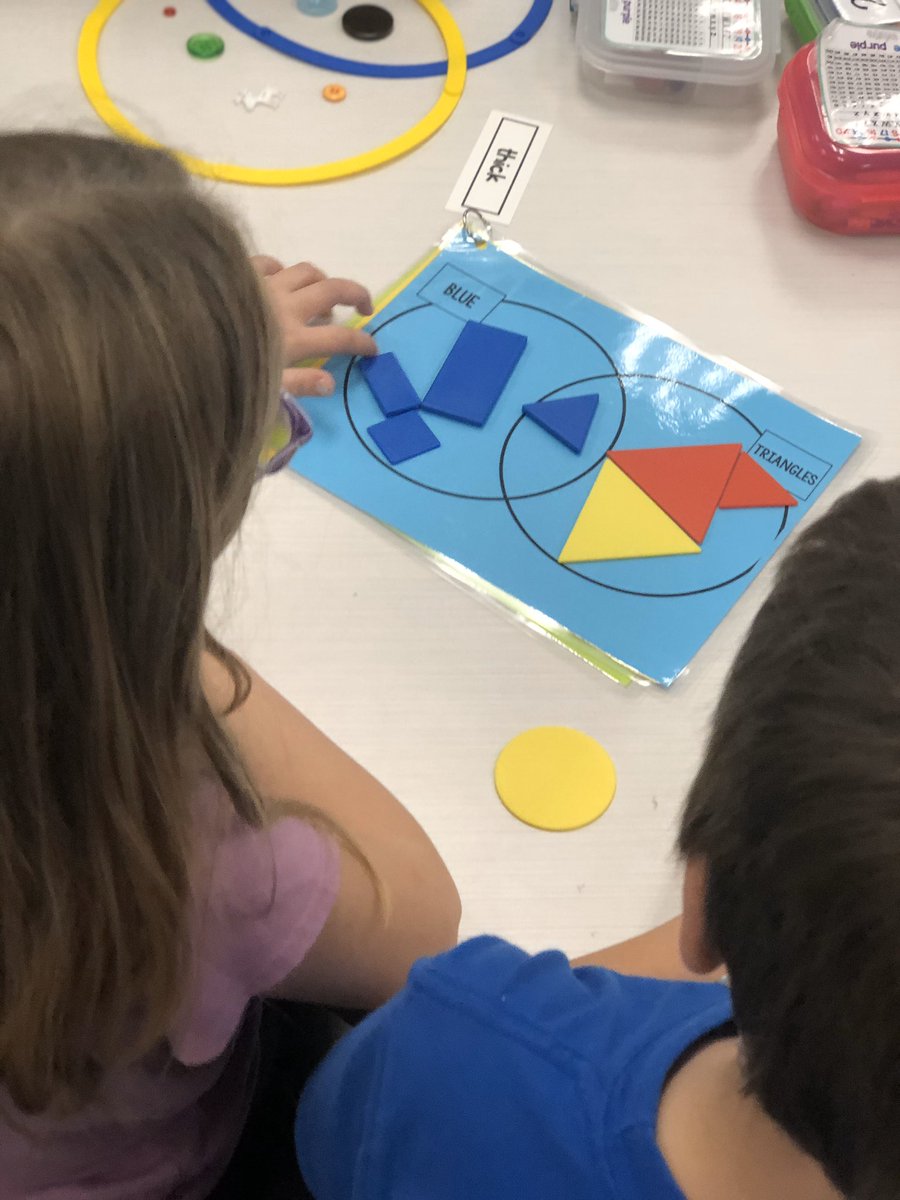 AVedeikis's tweet image. 1st graders use logical thinking as they sort shapes and buttons using clues. #rssaig #aignurturing @NGoodnightTeach @Eisa_Cox