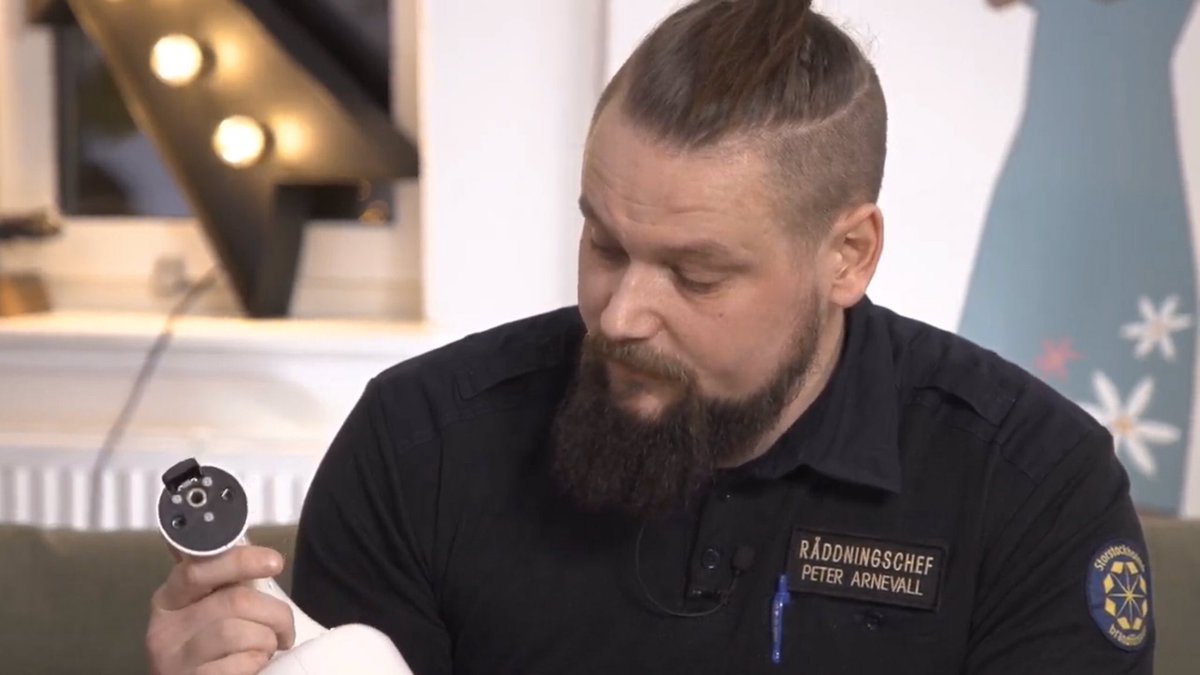 arnevall's tweet photo. Har för första gången deltagit i en livesändning på Youtube och pratat brandskydd på @JohanHedberg (aka #matgeek) uppesittarkväll. https://t.co/iv4mNaTz6T
