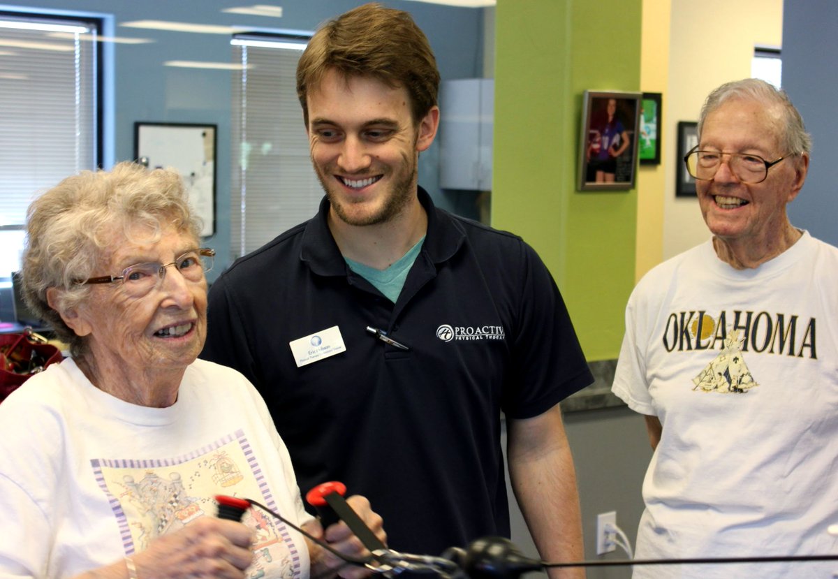 ProActiveAZ's tweet image. Make sure to stop by for any last minute aches or pains before you enjoy your holidays! We want you to feel your best around your family and friends. #GetYourMoveBack #WeAreProActive #pt #choosept #tucson #getpt1st