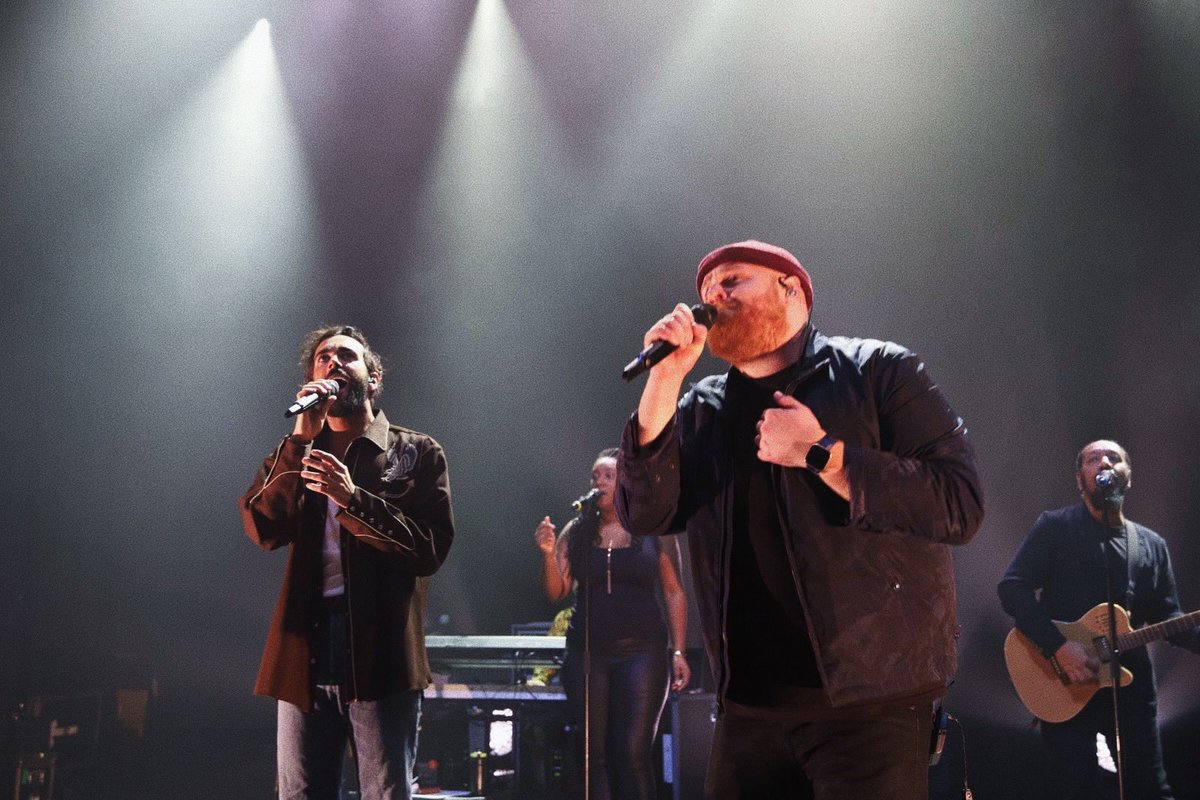 mengonimarco's tweet photo. Surprise: our friend @IamTomWalker on the stage!
#MengoniLive2019

Staff https://t.co/81ObBMkmkK