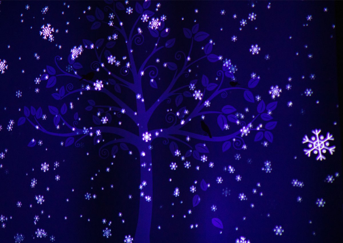 In the market for a new Christmas lights projector? Our professionals compiled the most important things to look for in your device: ow.ly/wo3V50xDFET #Luxedo #projectionmapping