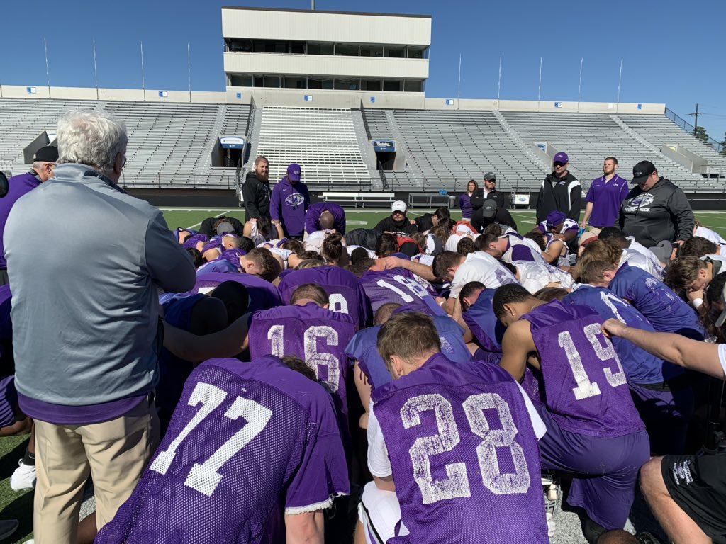 WarhawkFootball's tweet photo. Team photo ✅
Practice ✅
Media Day ✅
Final exams ✅
Banquet 🔜

#d3fb | #StaggBowl https://t.co/qr3CnooyZJ