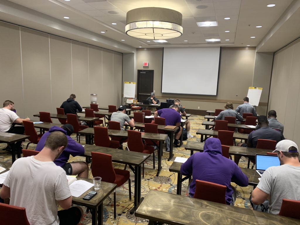 WarhawkFootball's tweet photo. Team photo ✅
Practice ✅
Media Day ✅
Final exams ✅
Banquet 🔜

#d3fb | #StaggBowl https://t.co/qr3CnooyZJ