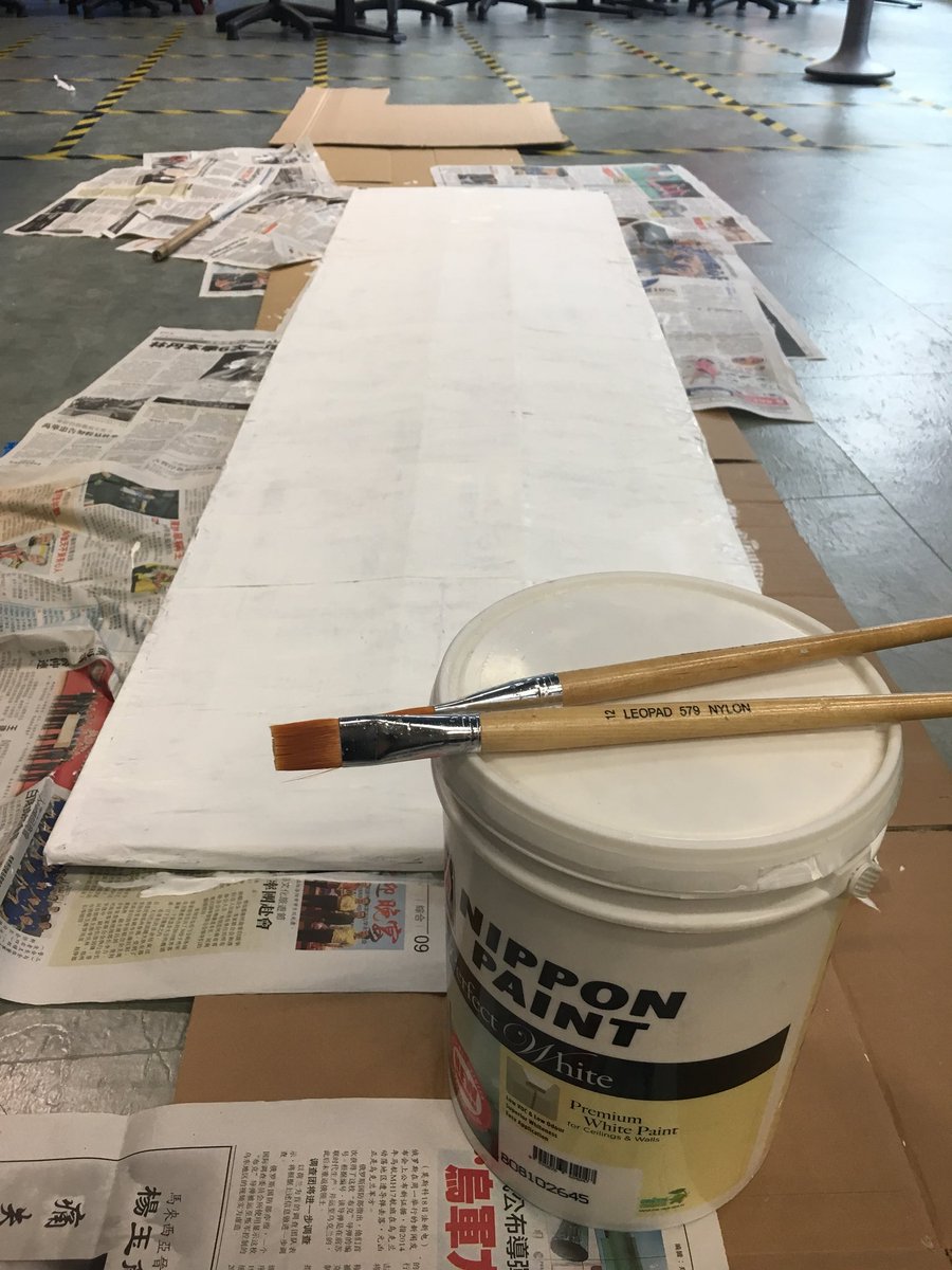 YangWkYong's tweet photo. When life gives you small brush, you go against its size and make BIG thing. Assisting @AnnaKok16 in her massive fireplace. Team collaboration project = successful #scaffolding #teamworkmakesthedreamwork https://t.co/mlmFgWacQC