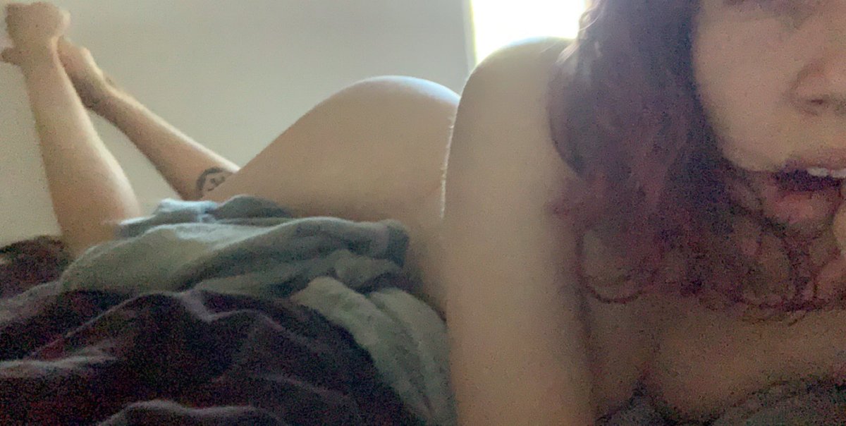 sexturday's tweet photo. 👻 https://t.co/xAJHqQlWFl