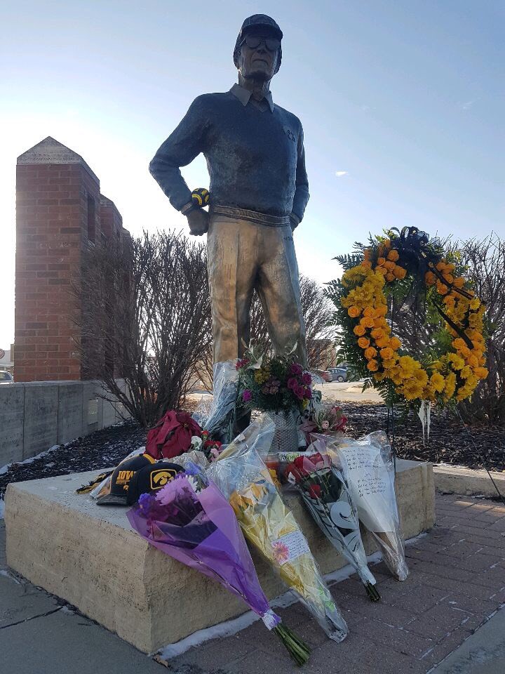 UofIHallofFame's tweet photo. Yesterday Hawkeye Nation lost our legendary coach Hayden Fry. The Tigerhawk which he brought us shed a tear today https://t.co/jiBaeNO9Wk