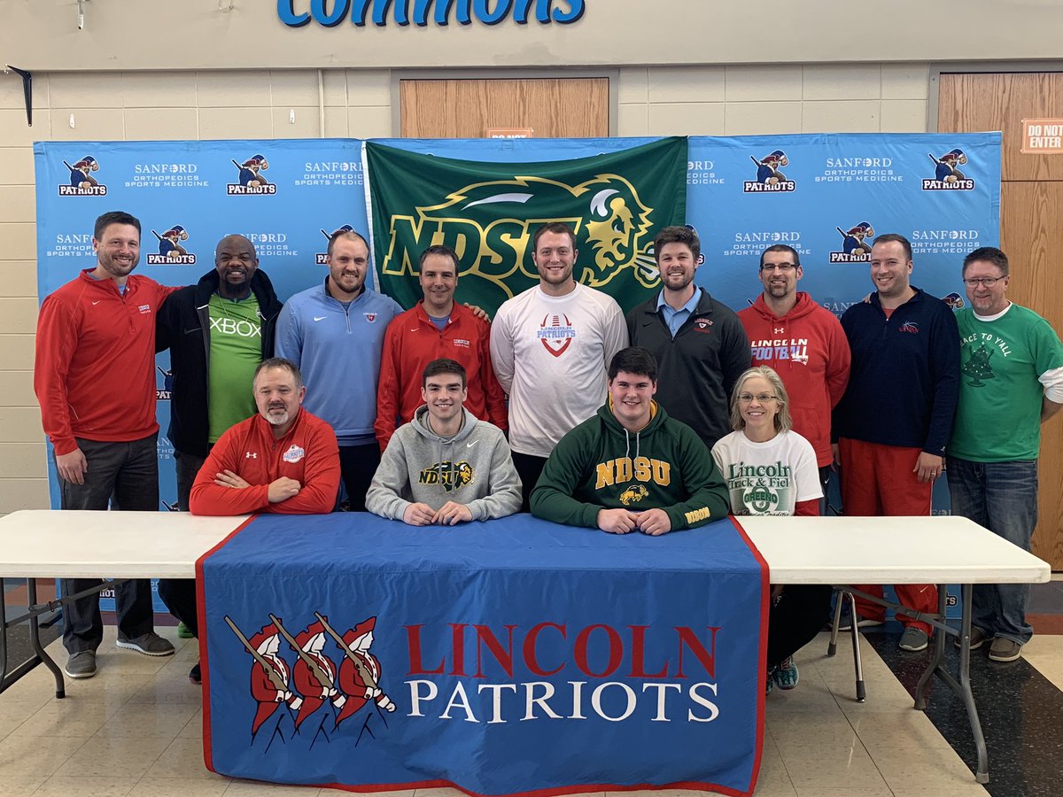 SFLHSPatsTrack's tweet photo. Congrats to @tyler_hiatt2020 and @MerkleyHunter on signing to compete @NDSUTrackField! We are proud of you guys! #HornsUp https://t.co/zbKBef4nBS