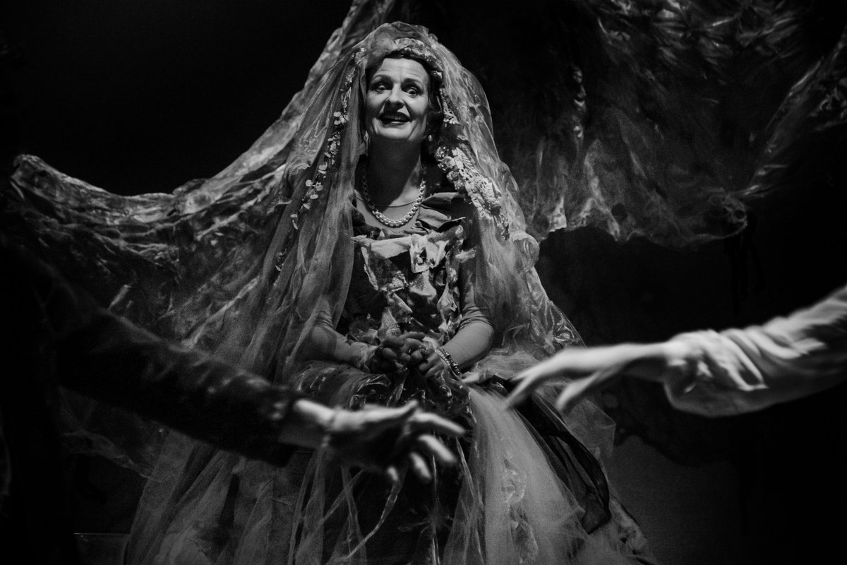 KevinWilsonPR's tweet image. GREAT EXPECTATIONS "In a splendidly atmospheric setting, this adaptation of Charles Dickens’s novel looks like a Christmas decoration for the @PlaygroundW10 Theatre" - the @BritTheatreGuid verdict @TheatreLabCo  britishtheatreguide.info/reviews/great-…