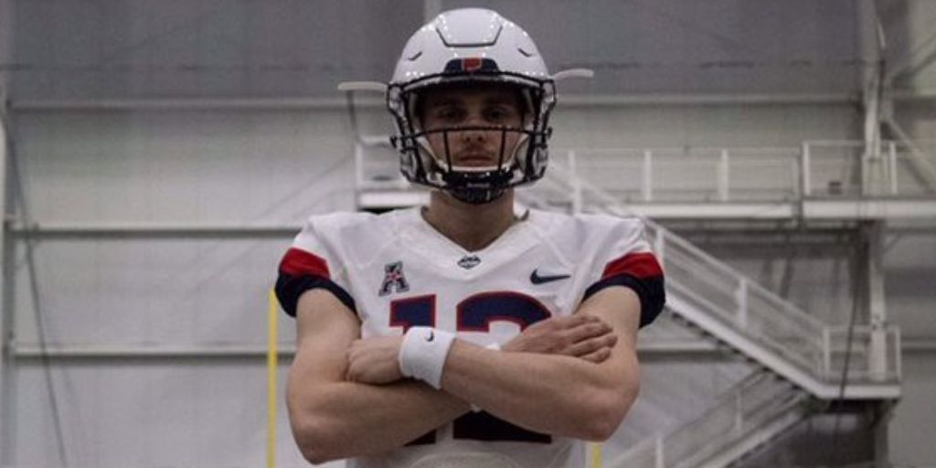 chatfootball's tweet photo. #CFC60 QB @JonathanSncal2 makes it official on NCAA Early Signing Day ... https://t.co/i3pCAt0wK5 

NCAA Commits Page 🧢 https://t.co/DGSV4EiLf8
NCAA Early Signing Day Tracker 📜 https://t.co/Q3rsETX3WE https://t.co/J0iemxw4IN