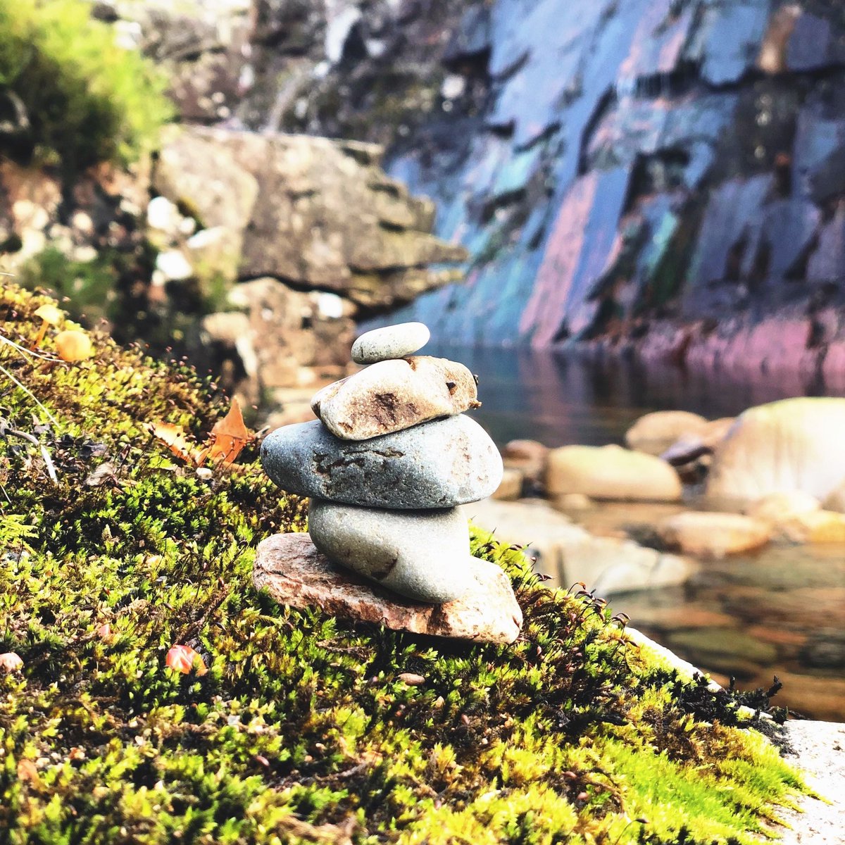 Tarma_Designs's tweet photo. #Cairns are a lesson in how to live your life. 🍃 In order to be #balanced, you must be centered, grounded, and aligned. They've been used for thousands of years to guide one along a path, mark a sacred place or represent spiritual guidance. 🧘🏻  Show us your #cairn! https://t.co/PhjqVYEDtv
