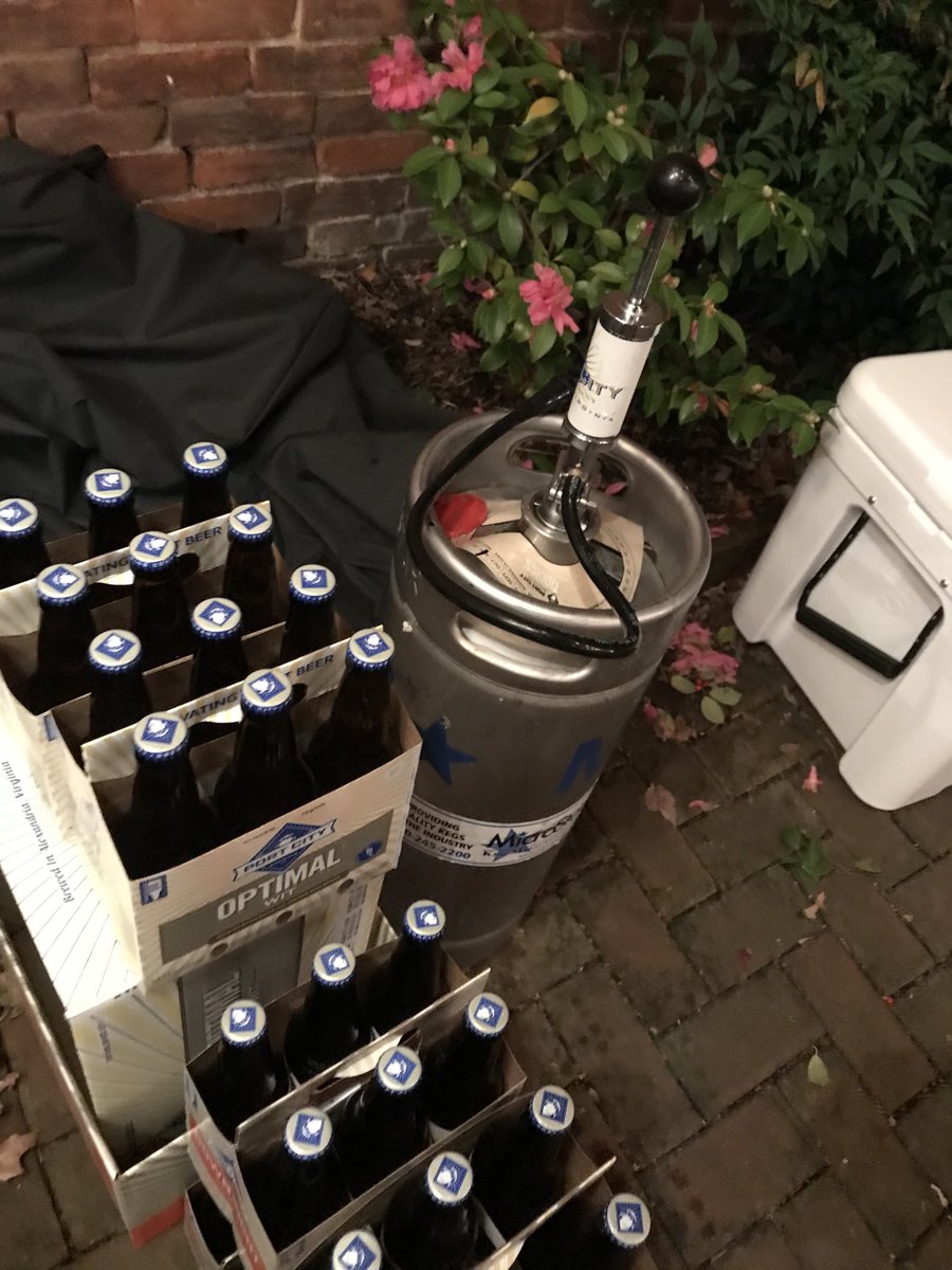 BradOnMessage's tweet photo. It’s Men’s Night at ⁦@theshoehive⁩ &amp; the ⁦@PortCityBrew⁩ is on tap! Come shop for your #1 Girl &amp; get a brat, a brew, and a stogie. It’s a tailgate party to make the shopping less of a pain. #ShopLocal #SipLocal https://t.co/Rb9kvfoxK4