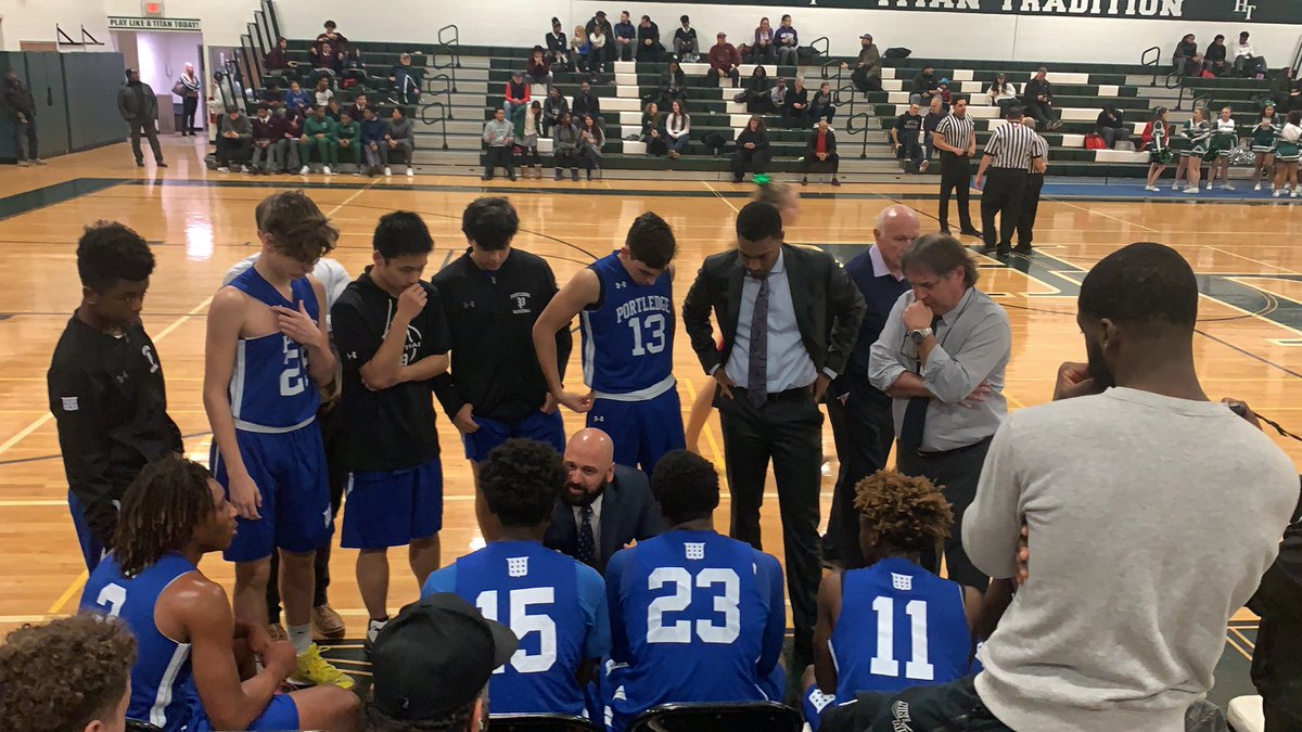 PortledgeSports's tweet photo. Close game here after the first quarter. @PortledgeSchool trails Holy Trinity 21-15 heading into the 2nd quarter #rollLEDGE #clawsUP https://t.co/pCpqq1QkUe