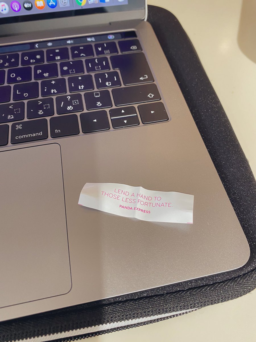mackeymakko's tweet photo. 今日のフォーチュンクッキー。恵まれない人に手を貸そう的な。がんばゆ。
#losAngeles #LA #fortunecookie #ロサンゼルス https://t.co/E15dngqtoq