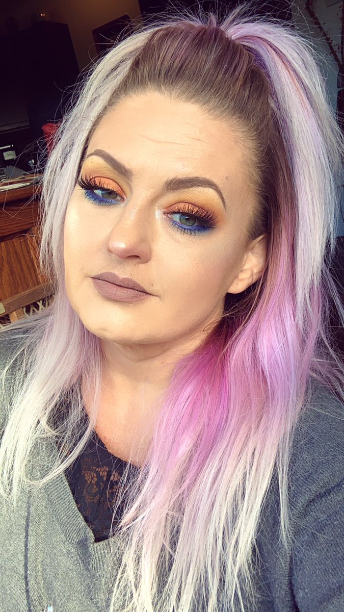Redwine1979's tweet photo. Pop of blue #bluebloodpallet orange from #colourpop yes please pallet lips #doseofcolors in sleepless highlight and blush #natashadenona diamonds and glow #makeupaddict #makeup #makeupjunkie #makeuplover #orangemakeup #makeplook #makeupaddiction https://t.co/k45K4y4q2y