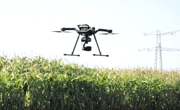 UnmannedSystem's tweet photo. #video: Watch Zoe, a highly portable foldable quadcopter #drone, in action: https://t.co/EGs4yNeyAI.
Designed for easy transportation and deployment.
#drones #elevatingdrones @acecoretech https://t.co/PHP3ZH5ZqO